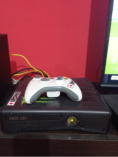 Xbox 360 Usada Con Su Mando Y Algunos Juegos 