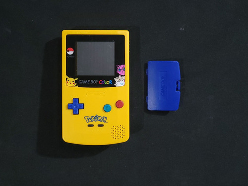Game Boy Color Amarillo & Azul Pokémon -- Carcasa Genérica
