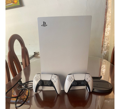 Sony Playstation 5 C/lectora 825 Gb + 2 Conteoles