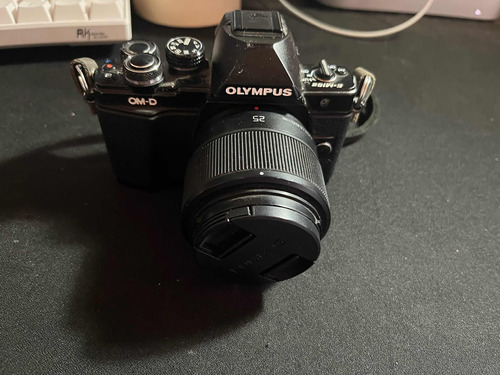 Olympus Om-d E-m10 Ii + Lumix 25mm 1.7 + Laowa 17mm 1.8