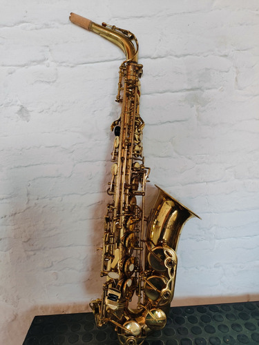Saxofón Alto Silvertone 