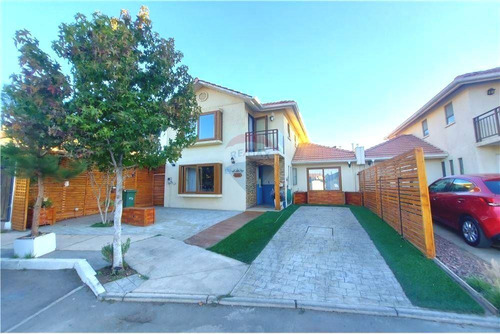 Hermosa Casa En Condominio Comuna Peñaflor