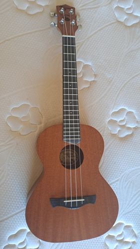 Ukulele Tenor Tagima 27k