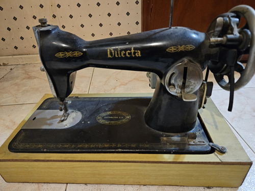 Maquina De Coser Vintage Elecrti À Con Pedal