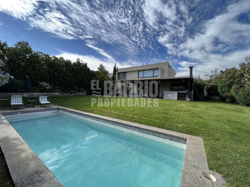 Casa En Venta De 4 Dorm. Mas Servicios Y Escrit Piedra Roja