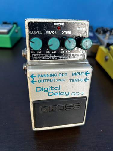 Pedal Boss Digital Delay Dd-5. Pink Label