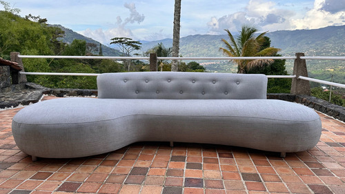 Espectacular Sofa Gris Con Diseño Moderno