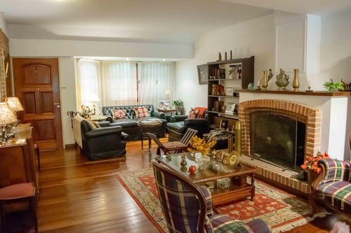 Casa De 5 Ambientes Con Dependencia Y Cochera En Venta En Martinez - Imagen 4