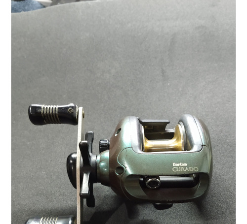 Carretilha Shimano Bantam Curado 200 Manivela Direita