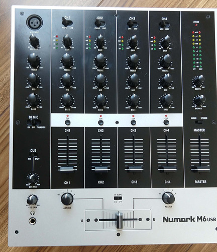 Mixer Numark M6 Usb 4 Canais M6 Usb Bivolt Em Estado De Novo