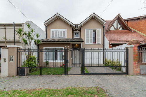 Venta Casa 5ambientes Con Piscina En Haedo.