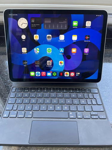 iPad Air 4ta Generación + Magic Keyboard