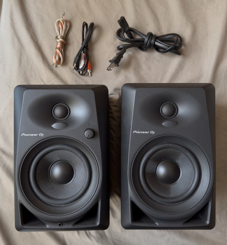 Bocinas Pioneer Dj Dm-40 Negro Monitor Activo