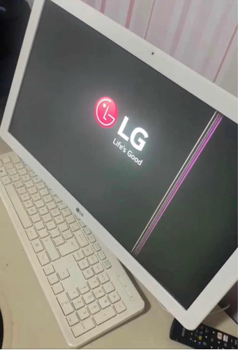 Vende-se Computador All In One LG 22 Com Detalhe Na Tela