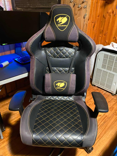 Silla Gamer Cougar Titan Pro Royal