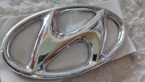 Emblema Logo Delantero De Hyundai Accent Foto 4