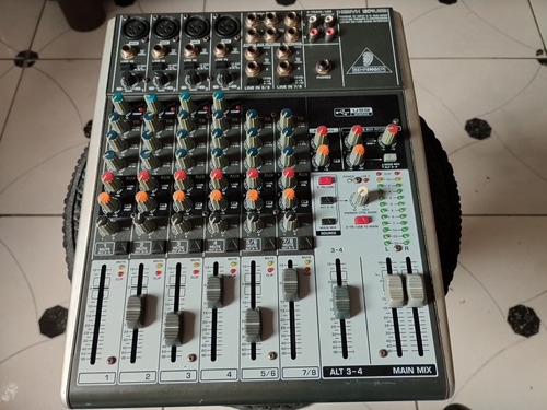 Mesa Behringer Xenyx 1204usb + Microfone Behringer C1 