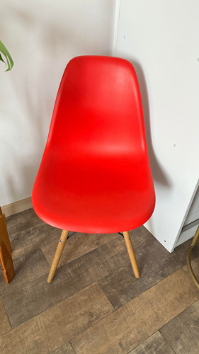 Silla De Comedor Plastico Eames Premium Color Rojo 