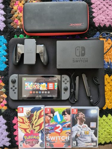 Consola Nintendo Switch + Accesorios + 4 Juegos