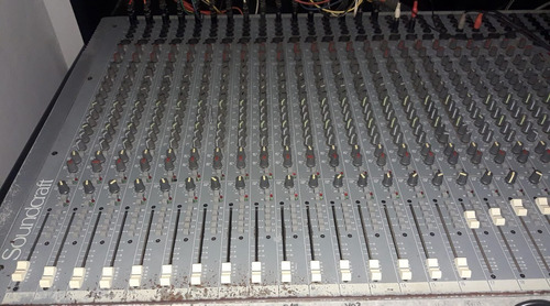 Consola De Grabación Soundcraft Spirit Studio 24x8x2 Inglesa