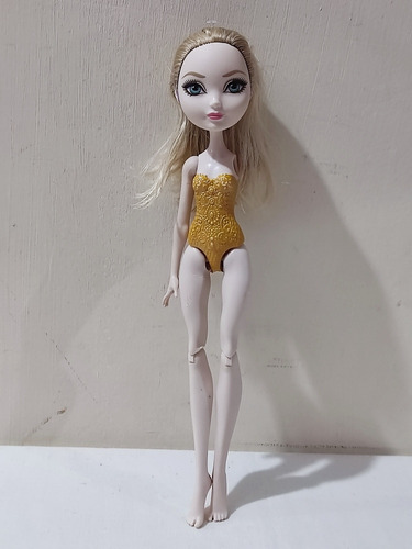 Muñeca Ever After High Apple White, Incompleta, Mattel 2015.