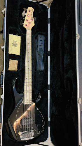 Baixo Music Man Sting Ray 5 Cordas