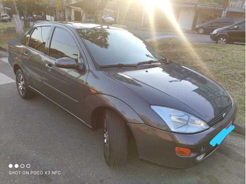 FORD FOCUS SEDAN 2001 2.0 GHIA 4P