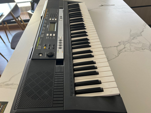 Organeta Yamaha Psr. E243