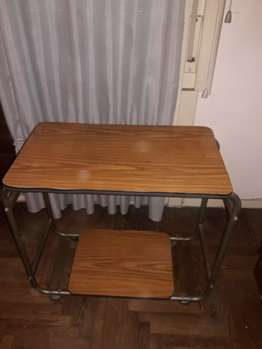 Mesa Para Televisor . Con Rueditas 