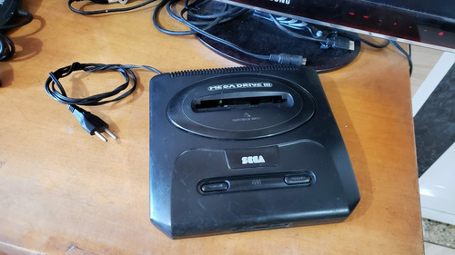 Mega Drive 3 Com Entrada Pra Sega Cd Só O Aparelho Sem Nada E Com Power Ligado Direto. L1