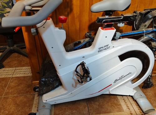 Bicicleta Spinning Bodytrainer Spn550 Mgntc Magnética Blanco