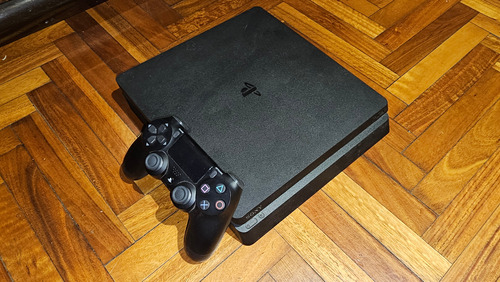 Playstation 4 Slim Ps4 Usada En Excelente Estado Con Joystic
