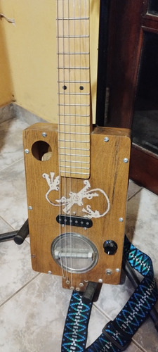 Guitarra Cigar Box 6 Cuerdas 