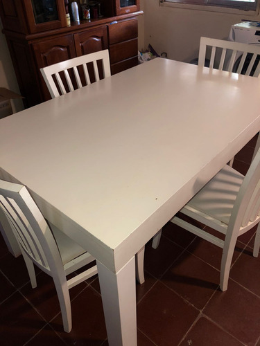 Mesa Y  Sillas De Madera Laqueada 