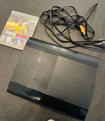 Play Station 3 Slim 250 Gb, Sin Joystick. + Cables + Juego