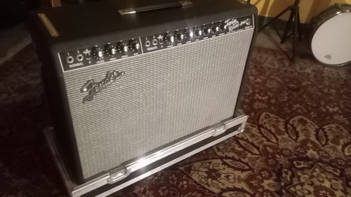 Amplificador Fender  Twin Reverb R 62 Con Anvil. 