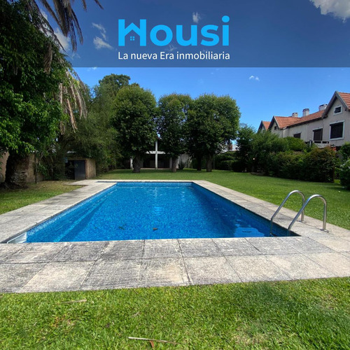 Alquilo Hermosa Casa, 3 Dormitorios, 3 Baños. Con Garaje. Excelente Propiedad En Carrasco Sur.