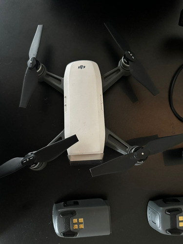 Mini Drone Dji Spark Controller Combo Com Câmera Fullhd 