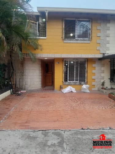 Casa En Arriendo En Medellín - Loma De Los Bernal