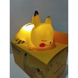 Lámpara De Noche Pikachu + 10 Mini Figuras Y Set De Stickers