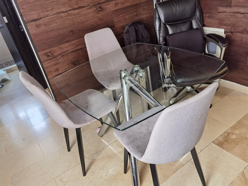 Comedor Marca Kassel Semi Nuevo 4 Sillas Mesa De Cristal