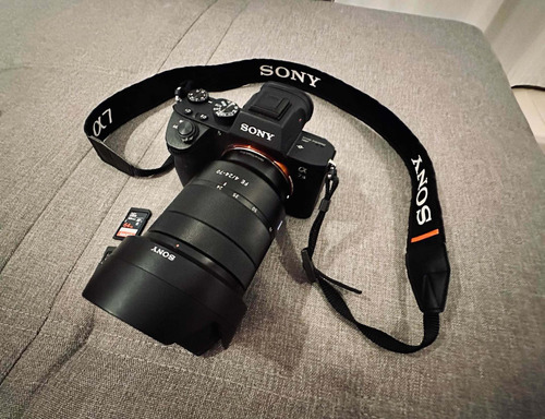 Câmera Sony Mirrorless A7iii Ilce-7m3 + Lente Zeiss F4/24-70