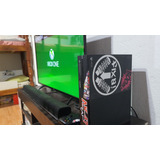 Xbox One 750 Gb + 1 Joystick