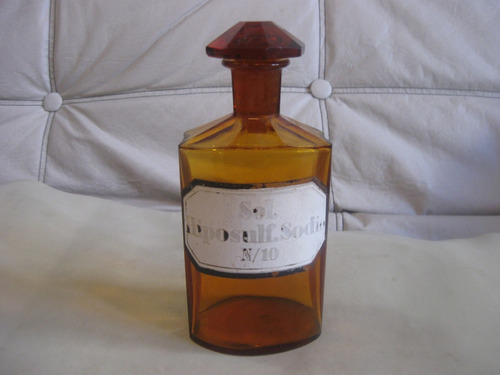 Antiguo Frasco De Farmacia, Facetado, Con Etiqueta, 17 Cm