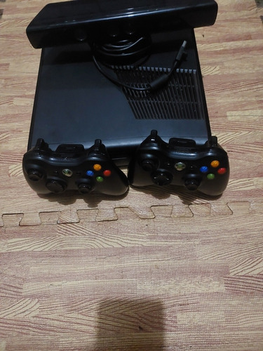 Xbox 360 Super Slim 250gb Original, C/ 2 Controles +kinect 