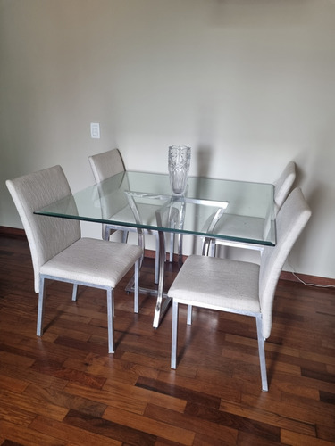 Conjunto De Mesa Com 4 Cadeiras. 