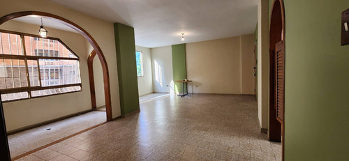 Se Vende Amplio Apartamento En La Trigaleña Valencia - Imagen 4