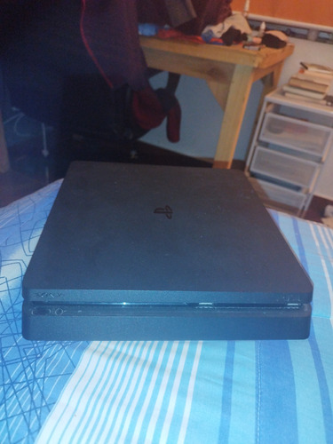 Ps4 Slim 500gb Con 2 Controles Y 8 Juegos Fisicos.