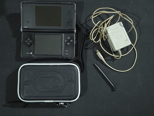 Nintendo Dsi Negro + Estuche Con Detalle Pantallas