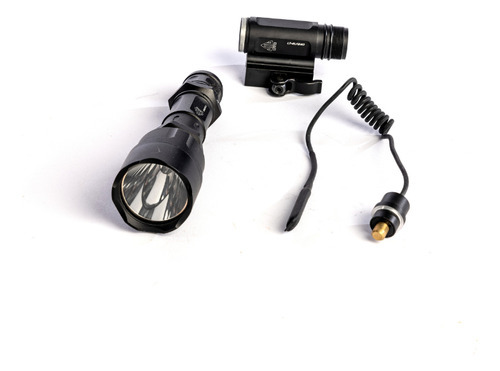 Linterna Tactica Militar Led Utg Montaje Picatinny Lt-elf240 Color De La Linterna Negro Color De La Luz Blanco